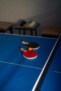 Stolní tenis v ubytování Vesta Avtar Resort Pushkar nebo okolí