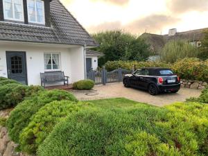 a black car parked in front of a house at Haus Valentina in Archsum
