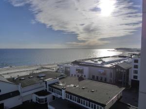 vistas a la playa y a los edificios y al océano en Grömitz-Center Whg 880, en Grömitz