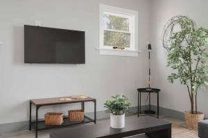 Modern 3BR Home in Pico Union near K-town and USC