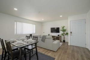 Modern 3BR Home USC, DTLA and Koreatown