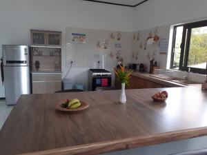 Kuchyň nebo kuchyňský kout v ubytování Gigi's Self Catering Apartment