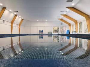 a swimming pool with empty seats in the middle at Chaleureux chalet à Durbuy in Durbuy