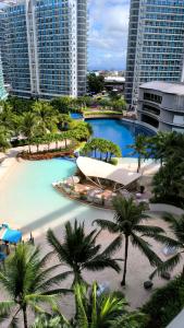 Pemandangan kolam renang di Beach view balcony in Azure Urban Resort Residences atau berdekatan