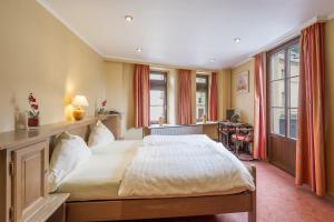 Logis Hotel-Restaurant Petry客房内的一张或多张床位