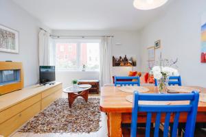 a living room with a table and a tv at Edinburgh Central 2-Bedroom Old Town Apartment in Edinburgh