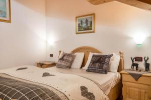 a bedroom with a bed and two pillows at Villetta Clara in Vigo di Fassa