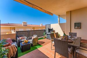 En balkon eller terrasse på Luxury Vacation House Dakota