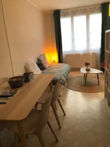 Χώρος καθιστικού στο Grand studio avec petite vue mer
