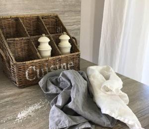 グロース・シュヴァンセにあるStilvolles Reetdachhaus Coastline an der Ostseeのかご、毛布 +28枚の写真