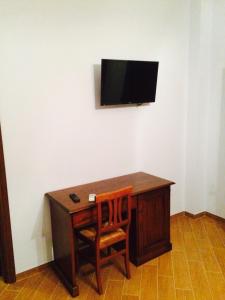 TV a/nebo společenská místnost v ubytování Rocca dell'Angelo - WINE HOUSE
