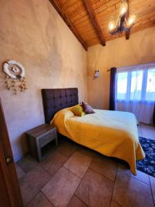 a bedroom with a bed and a table and a window at Casa de campo Santa Elena in Huasca de Ocampo