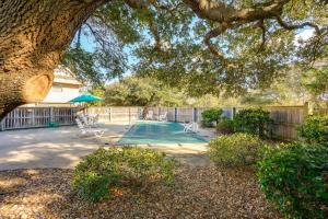 Πισίνα στο ή κοντά στο Kitty Hawk Vacation Rental with Private Pool!