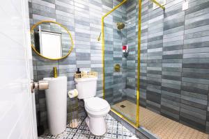 Un baño de Catania 2 Suite W/private pool,W/heater , WIFI.