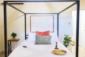 Cama o camas de una habitación en Catania 2 Suite W/private pool,W/heater , WIFI.