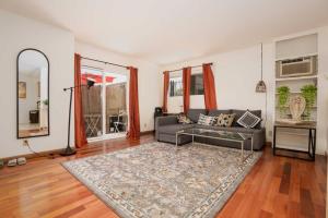 Delightful 2BR Home near Hollywood DTLA