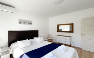 Postel nebo postele na pokoji v ubytování Villa Emilia by Best Holidays Fuerteventura + 25 fotografií