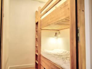 Bunk bed o mga bunk bed sa kuwarto sa Appartement Morzine, 3 pièces, 4 personnes - FR-1-524-106