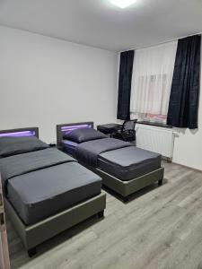 Postel nebo postele na pokoji v ubytování Ferienwohnung 2 Seldüz + 56 fotografií