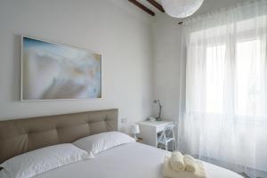 Giường trong phòng chung tại Pisa Art Apartment