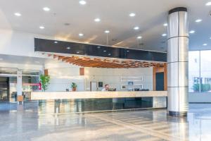 a lobby with a counter in a building at Foz Budget Hotel in Foz do Iguaçu