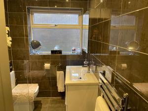 Cosy Cottage Central Bawtry - 2 Bedroom - High End Furnishings的一间浴室