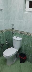 Koupelna v ubytování Spacious Apartment in Center, near Nizami st, Fountain Square and Sahil Metro Station