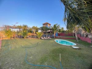 a yard with a swimming pool and a house at DECK HOUSE in Tatajuba