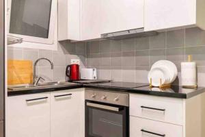 Fotografie z fotogalerie ubytování Edem Beach Front v Aténách