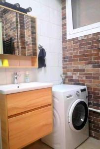 Fotografie z fotogalerie ubytování Edem Beach Front v Aténách