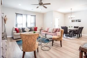 a living room with a couch and a table at Bayou Bengal Royal Stay-n-Tailgate by LSU - BC1025 in Baton Rouge