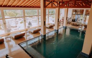 A piscina localizada em Spa do Vinho Condomínio Vitivinícola ou nos arredores