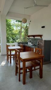 Posezení v ubytování CoCoSuRf House, Luxury among palms