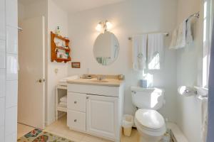 une salle de bains avec toilettes, lavabo et miroir dans l'établissement Walk to Beach and Main St Hyannis Cape Cod Home!, à Hyannis 20 autres photos