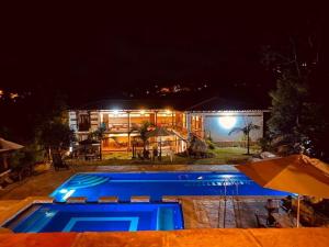 a house with a swimming pool at night at Cabaña Casa Cantabria in Villa de Leyva