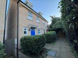 a brick house with a blue door on it at Modern TownHouse - 3 bed 2.5 bath 2 Private Gated Parking in Wellingborough