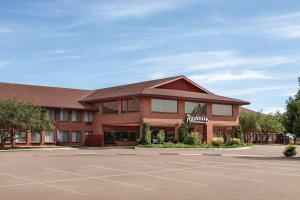 an empty parking lot in front of a hotel at Radisson Hotel Colorado Springs Airport in Colorado Springs