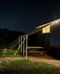 科姆堡The Delkin Shepherds Huts Castle Combe的相册照片