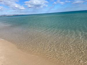 a view of the beach with the sand and water at Apt 5min de la zone touristique in Hammamet