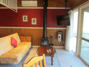 A seating area at Willowlake Cottages