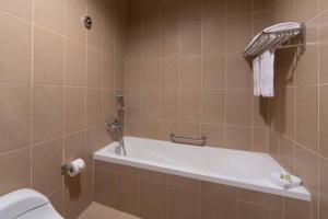 Baðherbergi á Marriott Executive Apartments City Center Doha