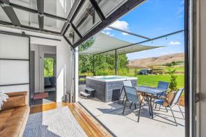Gallery image of The River Box - Luxury Container Home - views and Hot Tub in Yakima