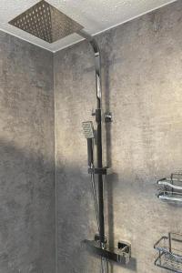 een douche met een glazen deur in de badkamer bij Chimneys in Poole