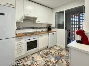 Kuchyňa alebo kuchynka v ubytovaní Apartamento Marbella Alicate Beach
