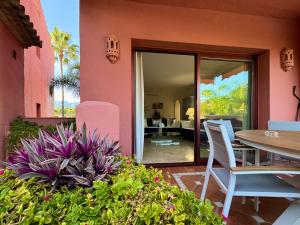 Vonkajšia záhrada v ubytovaní Apartamento Marbella Alicate Beach
