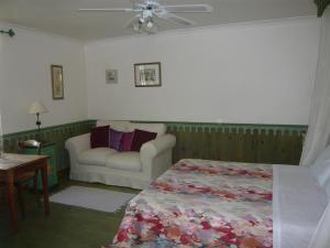 En eller flere senger på et rom på Domaine de Fumel Martha's Nest