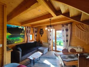 Posezení v ubytování Domek w Zębie z jacuzii i sauną w cenie