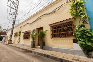 a building on the side of a street at Rocco Hotel Bed & Breakfast in Cartagena de Indias