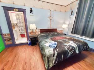 a bedroom with a bed and a window at The Pirate Haus Inn in Saint Augustine