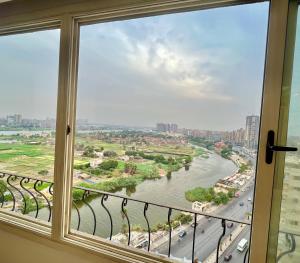 uma vista para um rio a partir de uma janela em Royal Suite By The Nile no Cairo